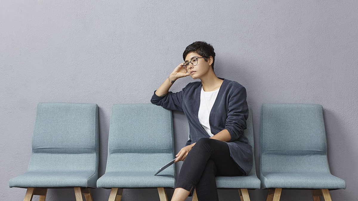 Absenteísmo x afastamentos: diferenças, armadilhas de interpretação e como isso muda prioridades